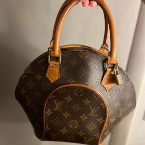 Louis Vuitton Monogram Ellipse